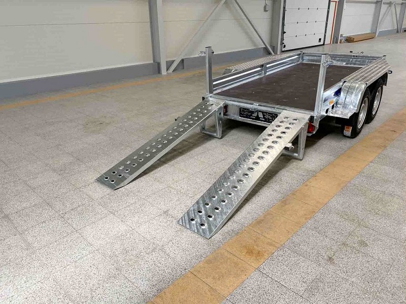 Wiola B2626 2700 kg přepravník stavebních strojů