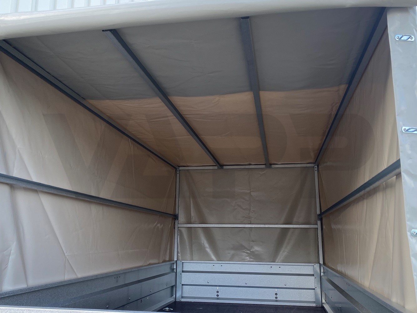 Plachta s konstrukcí Agados AGA KIT EM5/EM6, podchozí výška 119 cm